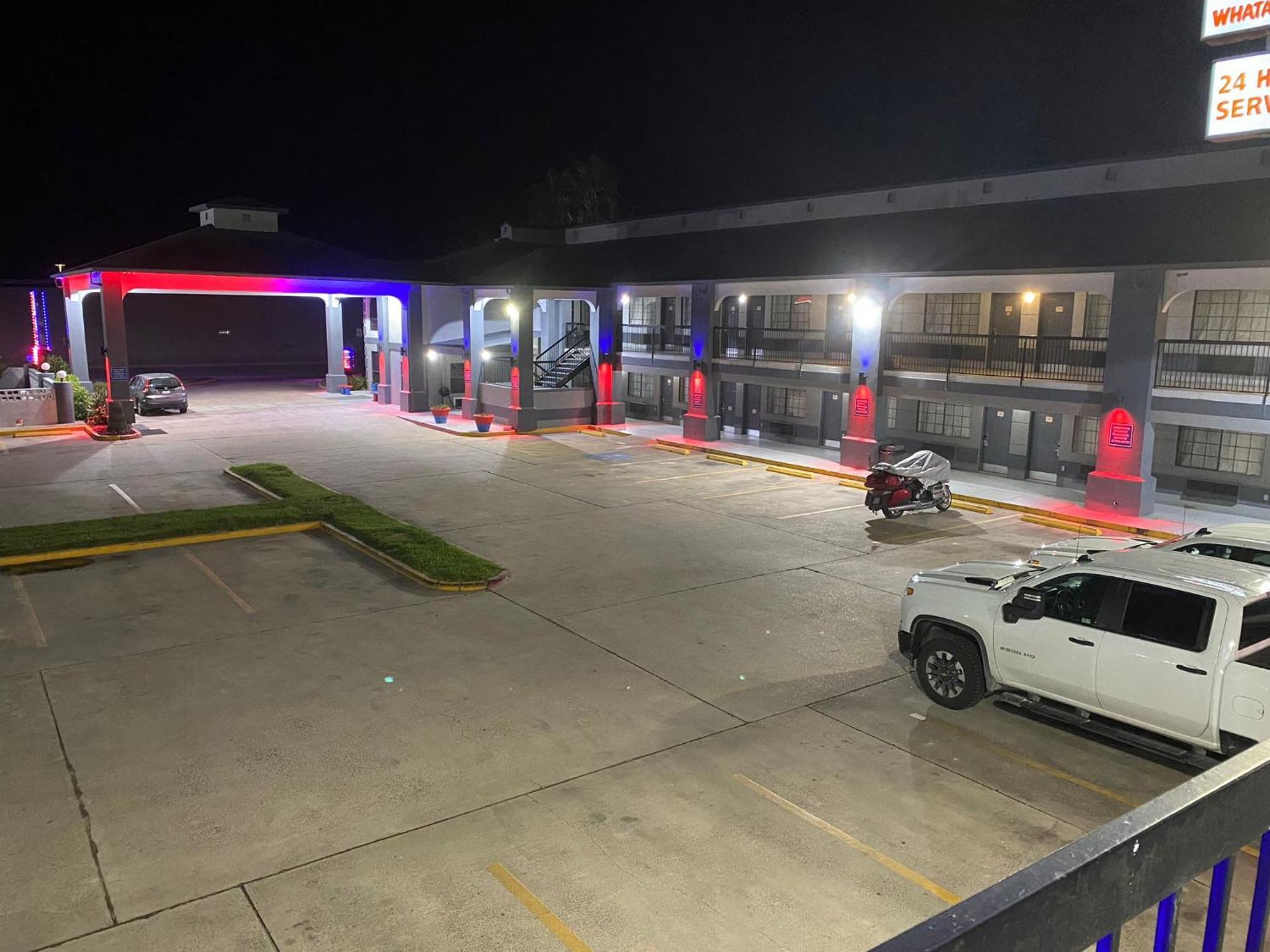 Texas Inn And Suites Raymondville Exterior photo