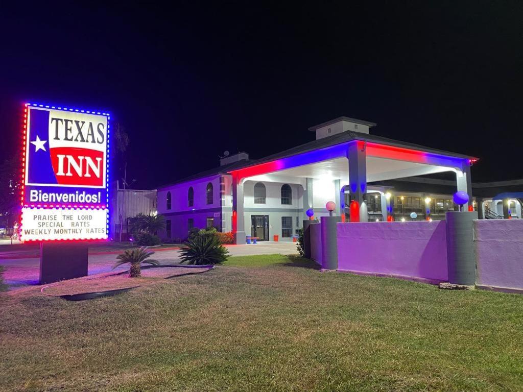 Texas Inn And Suites Raymondville Exterior photo