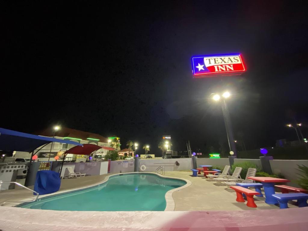 Texas Inn And Suites Raymondville Exterior photo