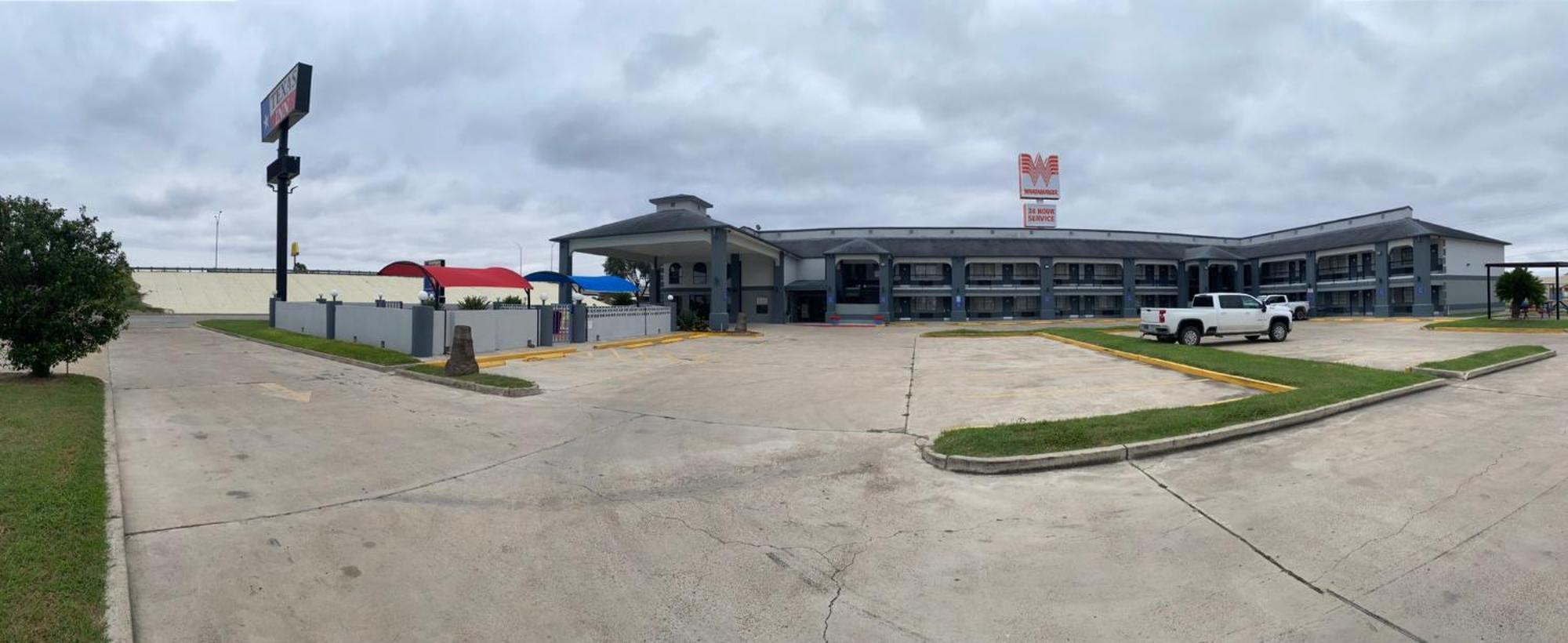 Texas Inn And Suites Raymondville Exterior photo