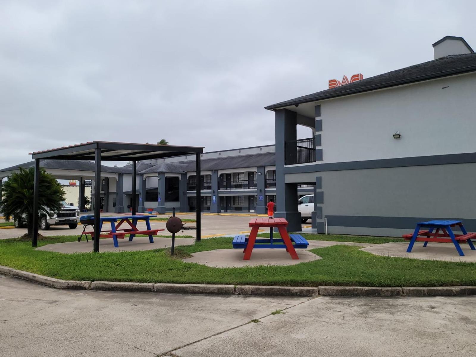 Texas Inn And Suites Raymondville Exterior photo