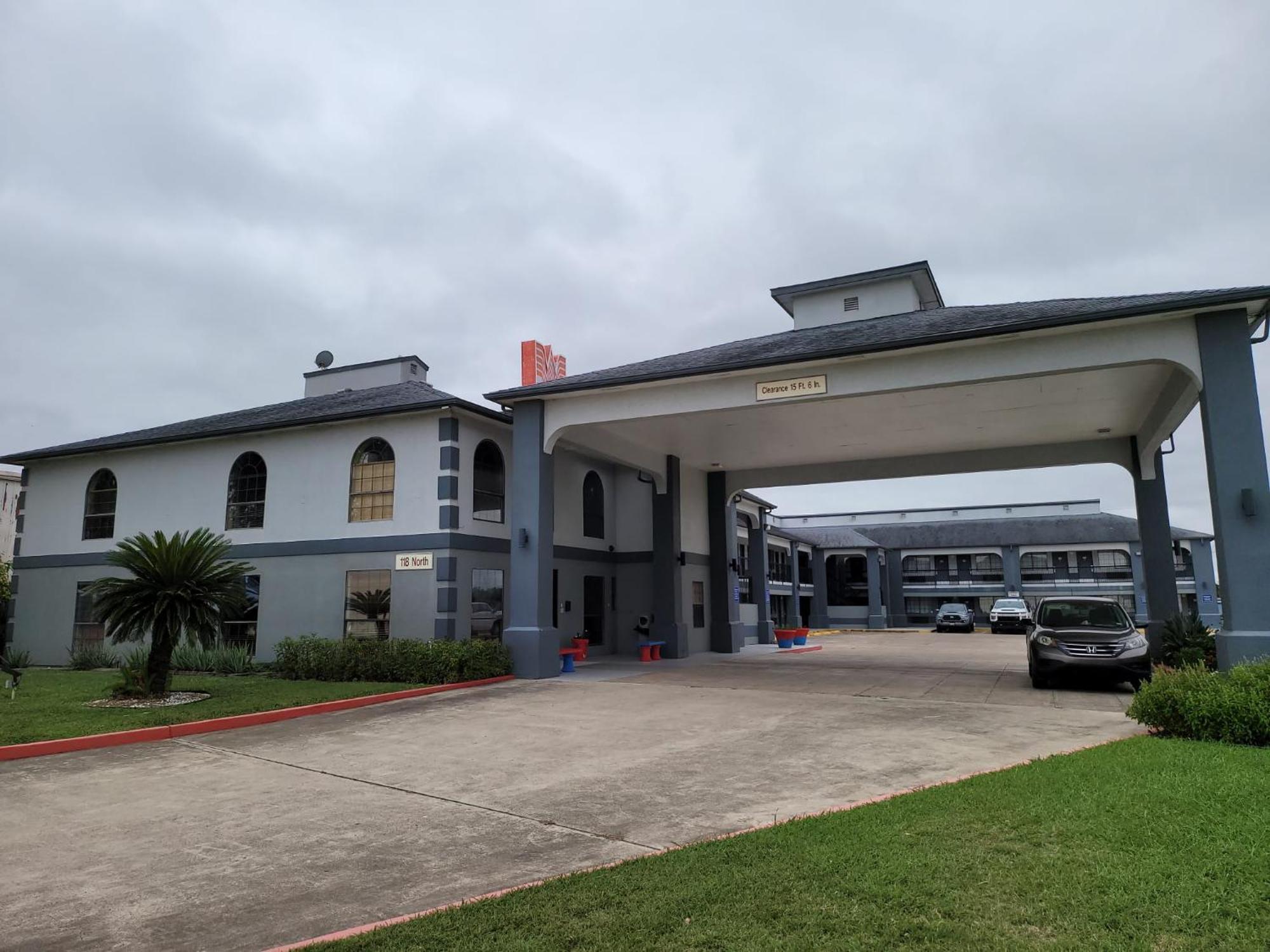 Texas Inn And Suites Raymondville Exterior photo