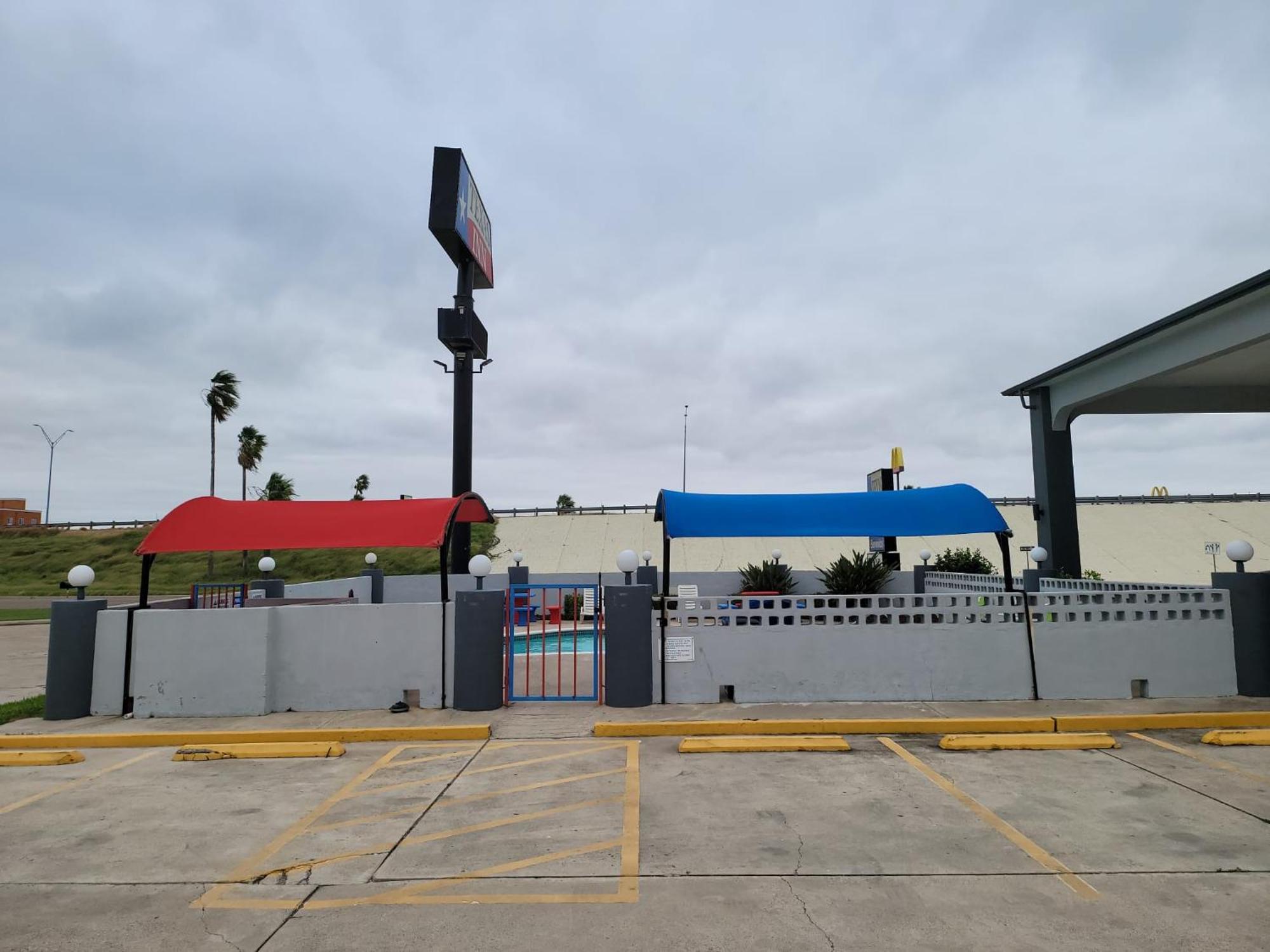 Texas Inn And Suites Raymondville Exterior photo