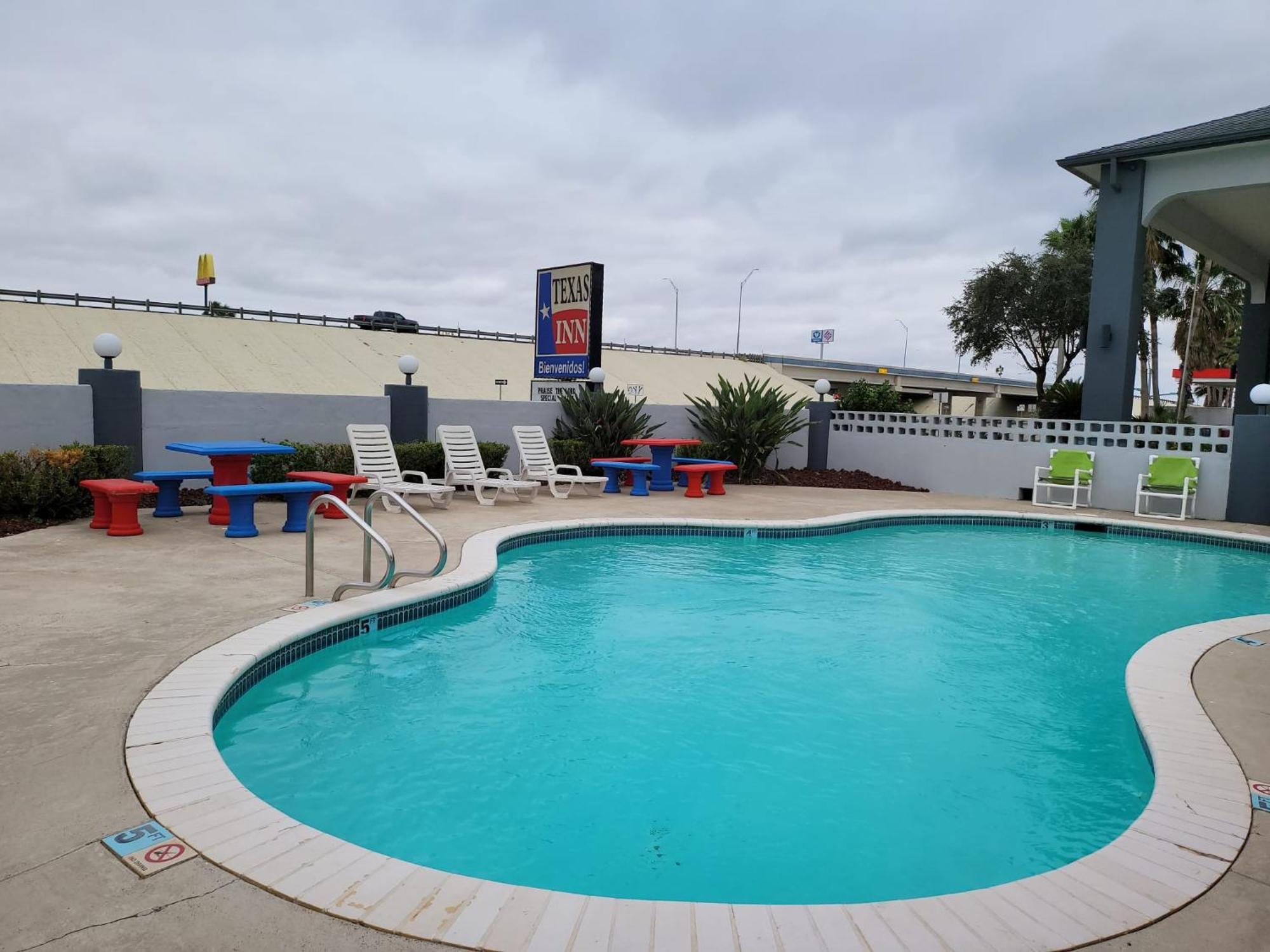 Texas Inn And Suites Raymondville Exterior photo